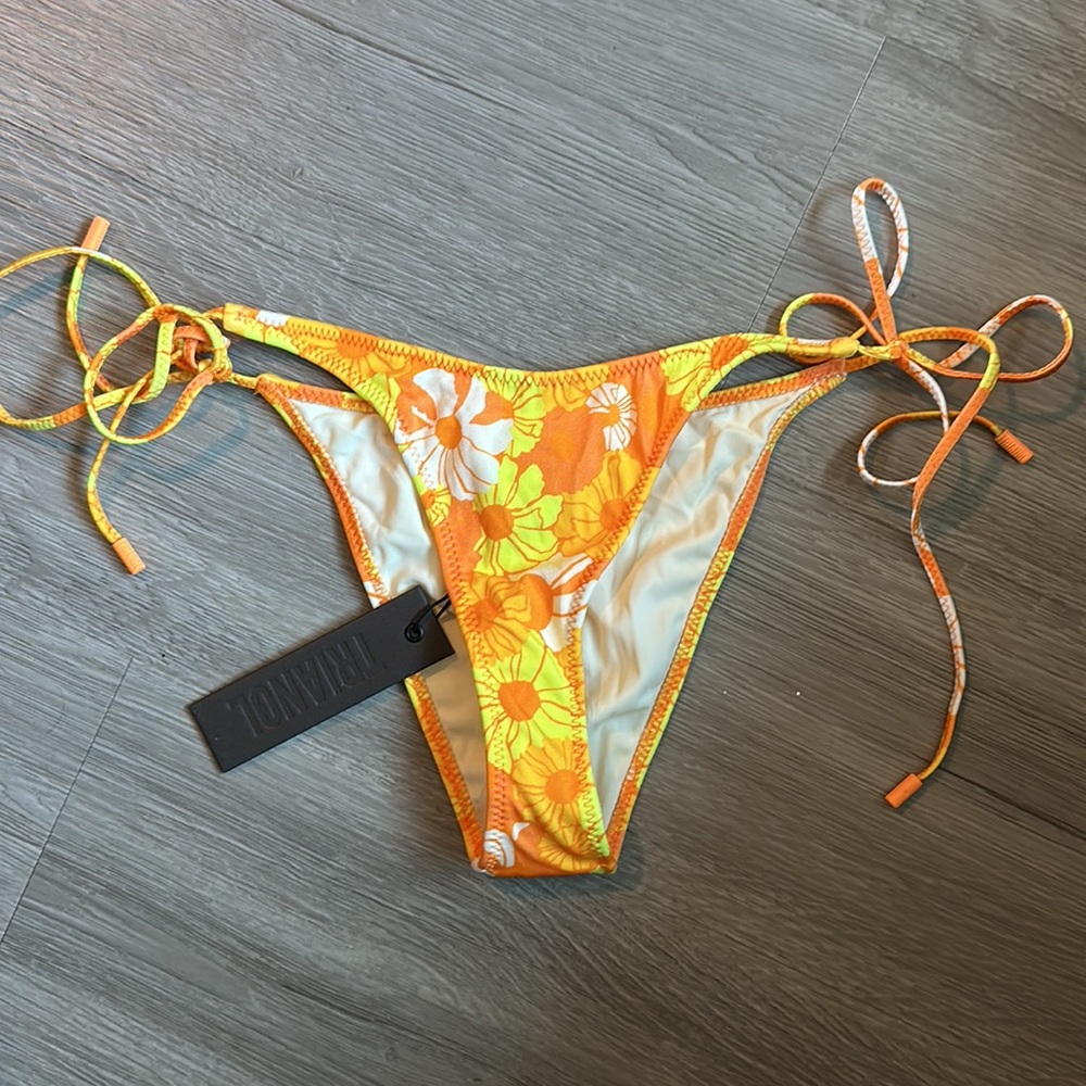 String floral style Swimsuit top and bottom swimsuit set. - Picture 10 of 14